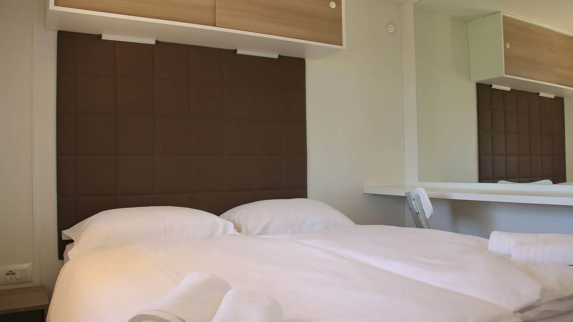 Mobile Homes Peskera Banjole 2*,  Croatia